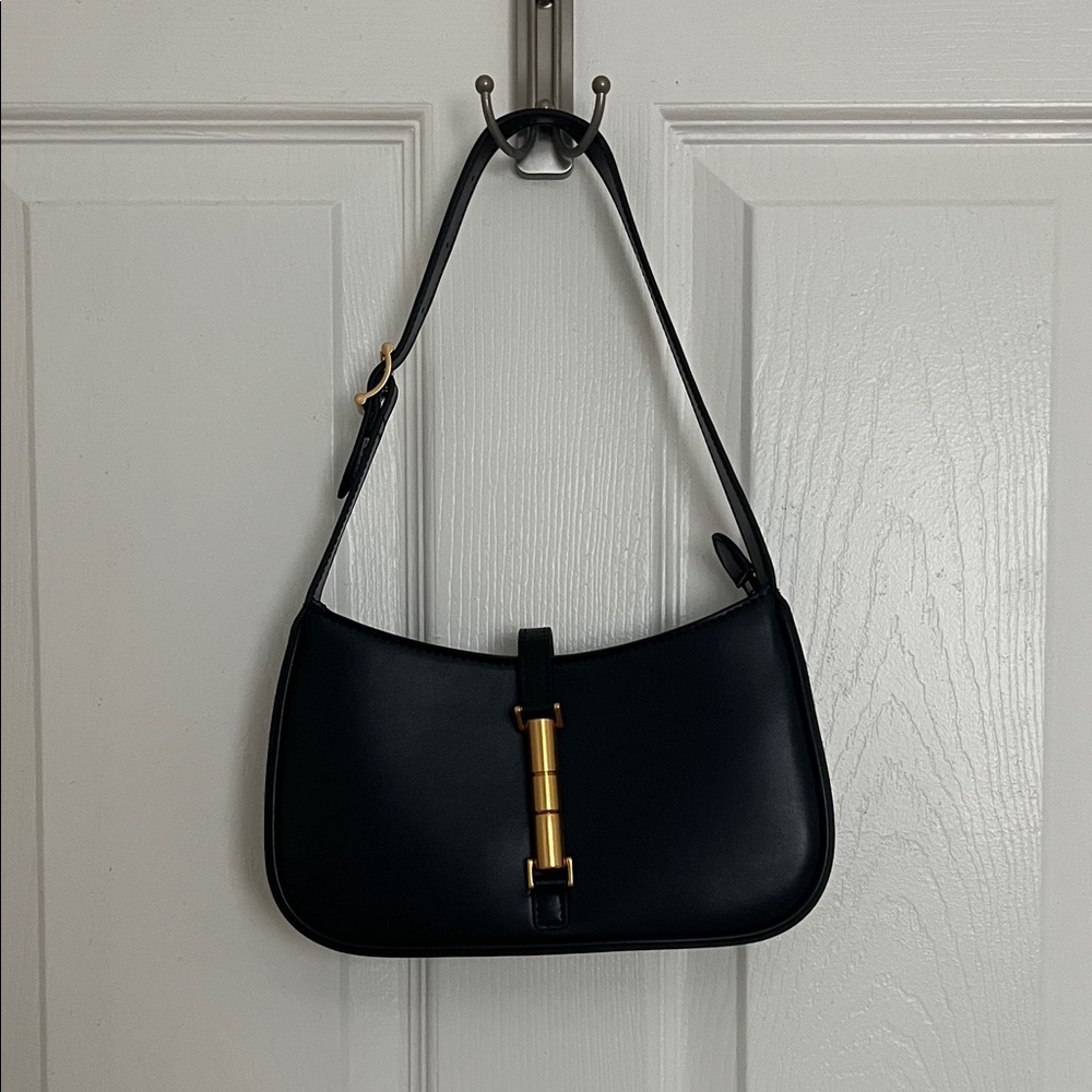 ON HOLD CHARLES & KEITH SHOULDER BAG